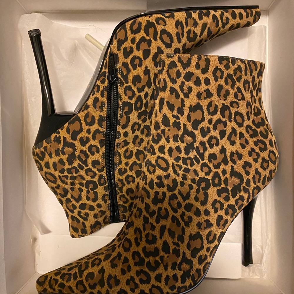 Step out in Julianne-F ankle boots